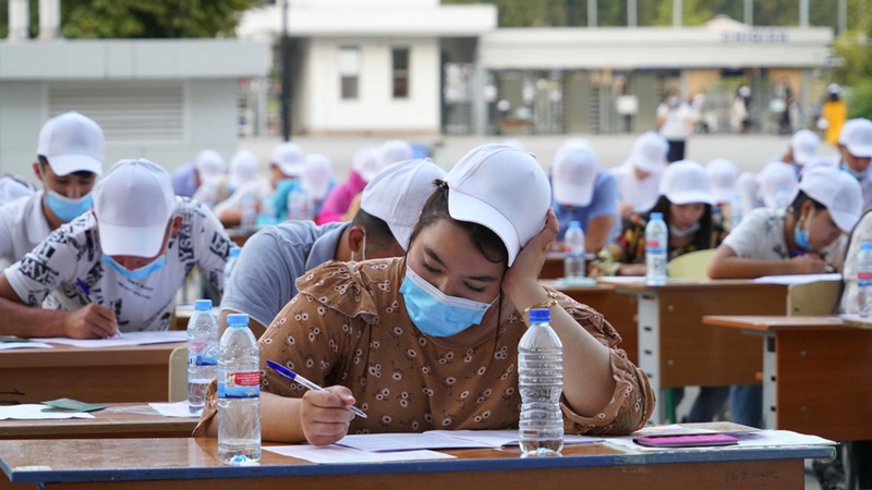 Очерк: В Узбекистане стартовали вступительные экзамены в вузы на фоне пандемии COVID-19