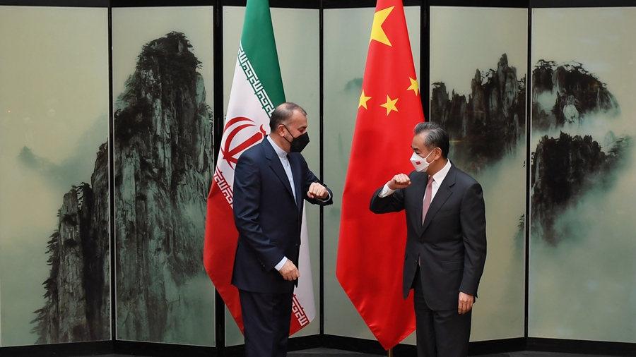 Ван И встретился с министром иностранных дел Ирана