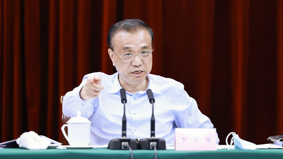 Ли Кэцян подчеркнул важность усилий по стабилизации занятости и цен для поддержания экономики