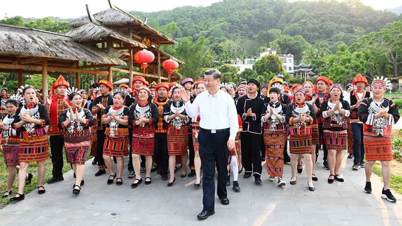 Си Цзиньпин призвал руководящих партийных кадров сделать все возможное для того, чтобы народные массы жили счастливой жизнью