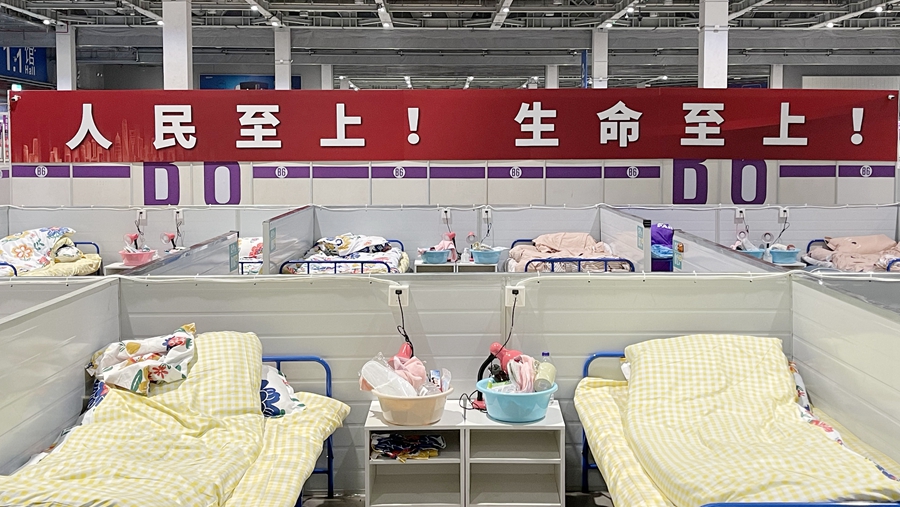 Временная больница, созданная на базе Национального выставочного и конференц-центра в Шанхае, будет сдана в эксплуатацию