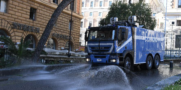 Полиция Рима провела санобработку улиц города